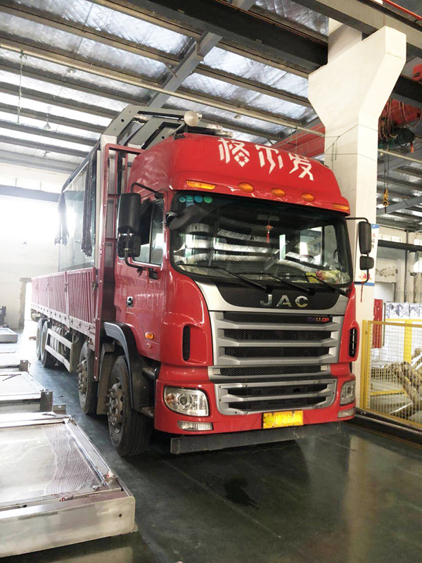 2018.6.27  江蘇邳州公交站臺、候車亭發(fā)貨