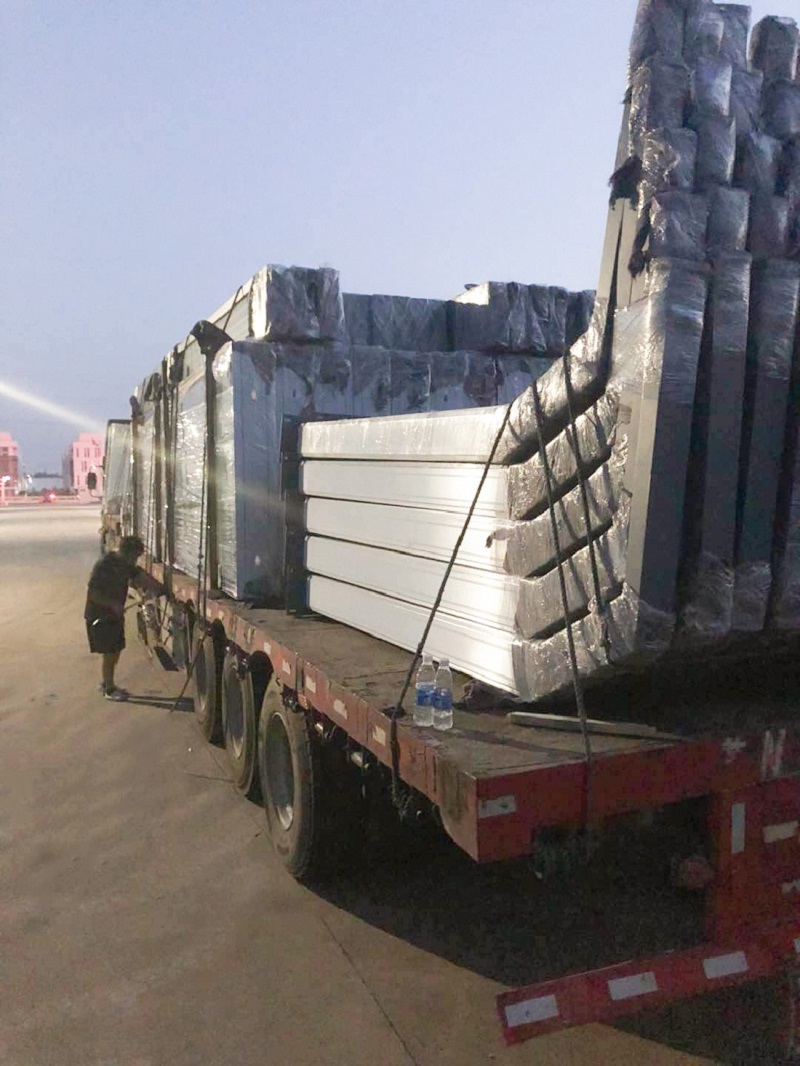 2018.7.16  河南新鄉(xiāng)公交站臺、候車亭發(fā)貨